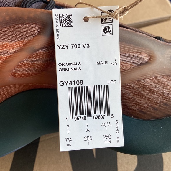 Brand new with tags Yeezy 700 V3 Copper Fade - Picture 5 of 9